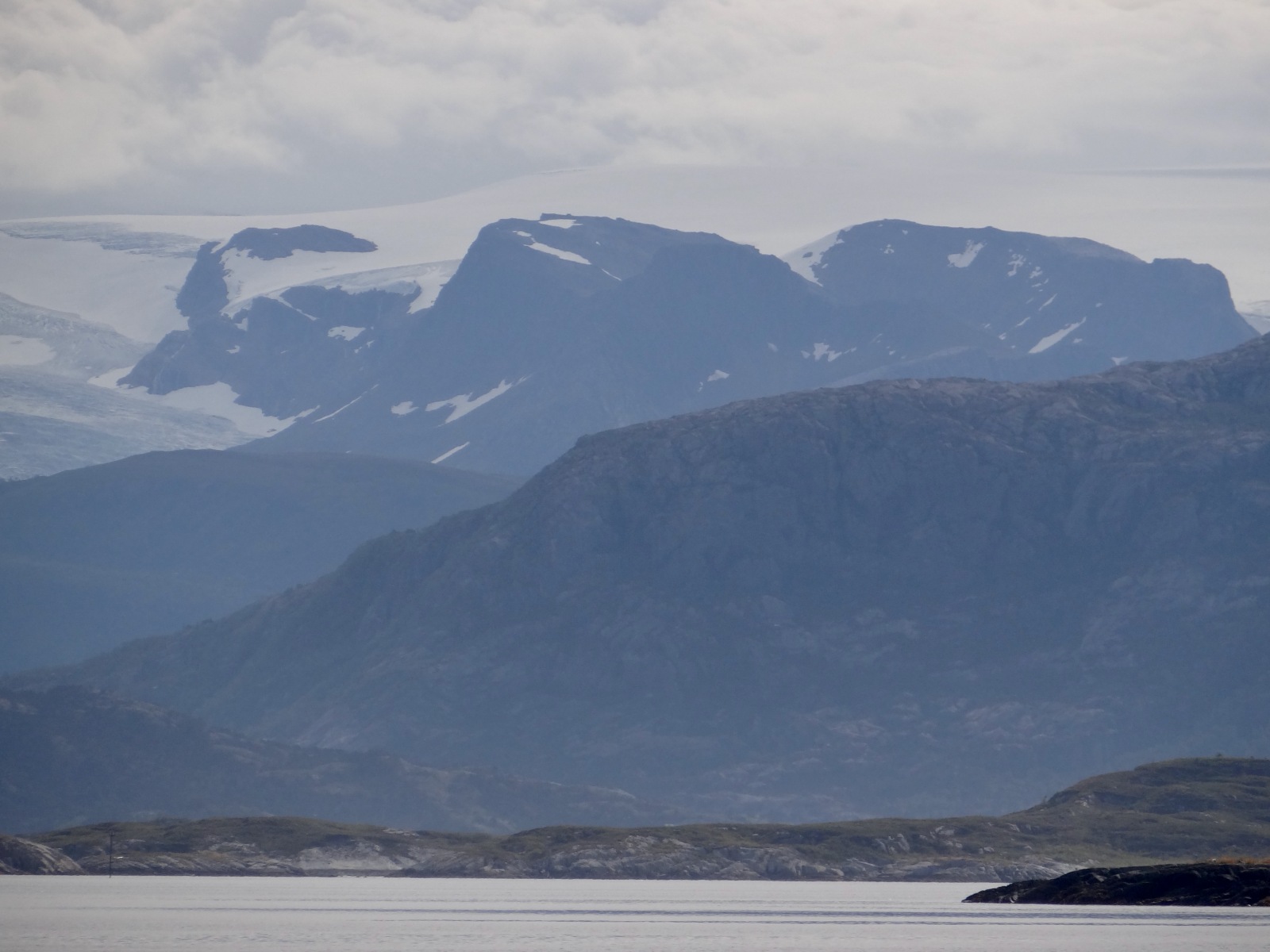 Blick auf den Svartisen-Gletscher, Glomfjord